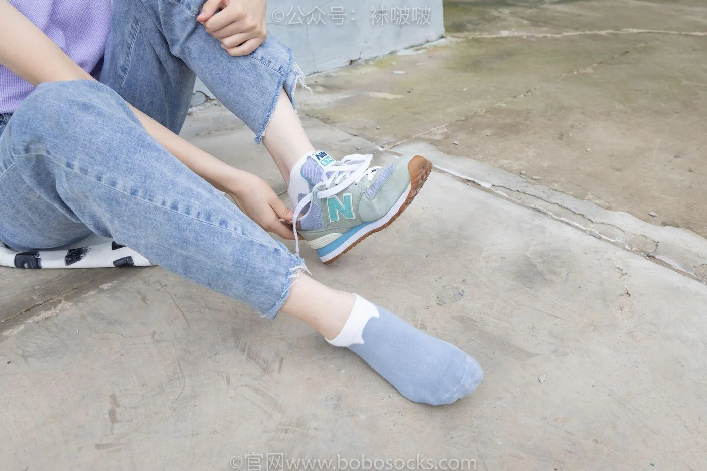 [BoBoSocks袜啵啵]NO.020 熊熊-NB运动鞋、蓝色短棉袜（踩脏）、裸足 [150P]插图9